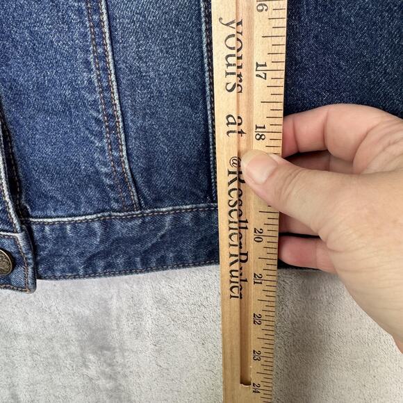 Chico's Jacket Womens Medium Blue Denim Jean Trucker Button Front Logo Buttons - Picture 9 of 9